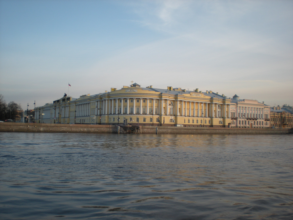 อาคารวุฒิสภาและไซนอด - Sankt-Peterburg | Secret World Trip Planner