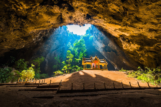 Cueva de La Phraya Nakhon — Tambon Khao Daeng