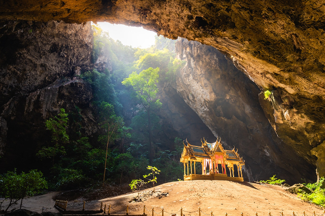 Cueva de La Phraya Nakhon - Tambon Khao Daeng | Secret World Trip Planner