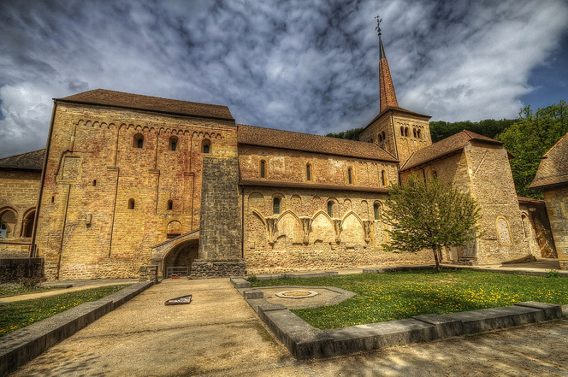 ਦਿਵਾਲੀਆਪਣ ਦੇ ਫ਼ਾਇਦਿਆਂ ਵਿੱਚ ਸ਼ਾਮਲ ਹਨ:  - Romainmôtier | Secret World Trip Planner