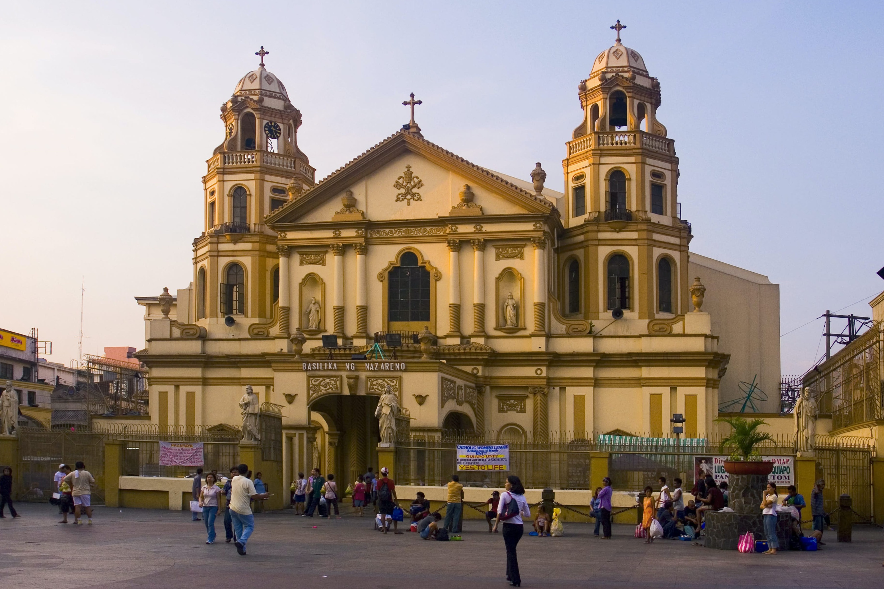 Kostel Quiapo, Bazilika Černého Nazarenu - Manila | Secret World Trip Planner
