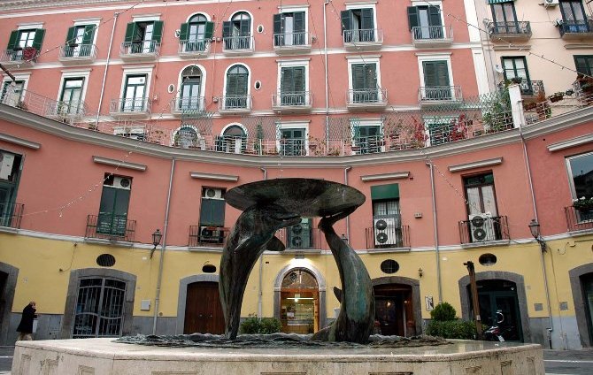 সালের্নো: ডলফিনের ঝর্ণা - Salerno | Secret World Trip Planner