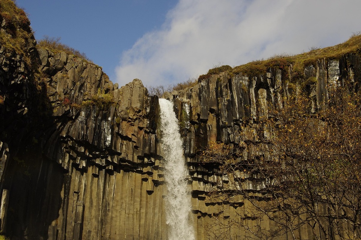 Skaftafell Park | The stunning Waterfall Svartifoss - 8 | Secret World Trip Planner