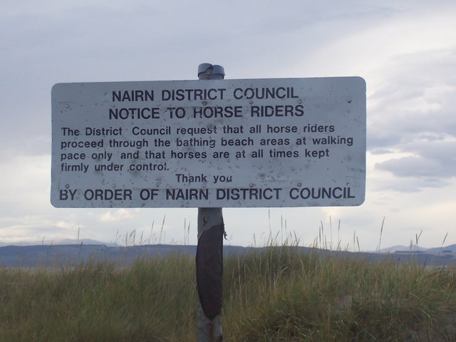 Highlands | Nairn Beach e i delfini - Nairn | Secret World Trip Planner