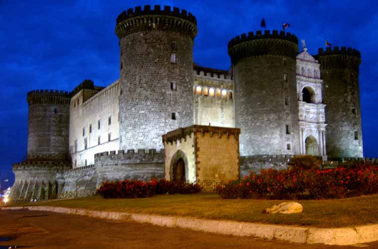 A Maschio Angioino (Castel Nuovo) - Napoli | Secret World Trip Planner