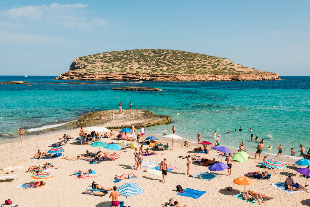 La playa de Cala Comte - 07829 | Secret World Trip Planner
