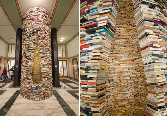 Idioma, liburuen eskultura - Mariánské nám. 1/98 | Secret World Trip Planner