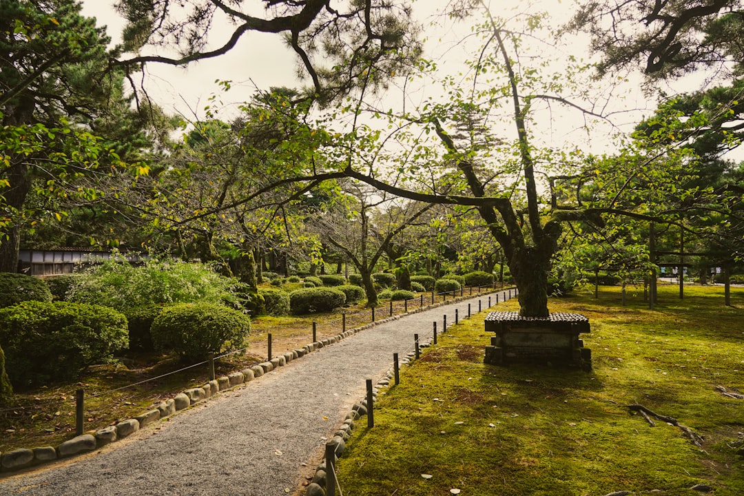 Kenrokuen:one of Japan's most beautiful landscape gardens - Kanazawa | Secret World Trip Planner