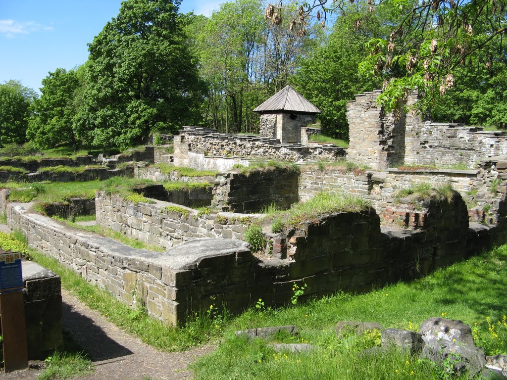 خرابه های صومعه در هوود ارمیا - Oslo | Secret World Trip Planner