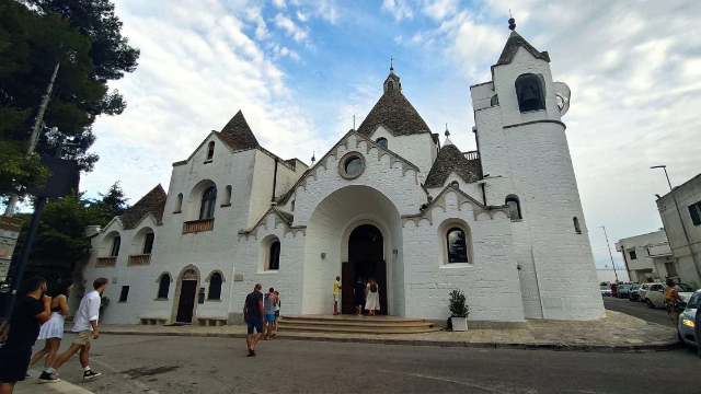 Kanisa la Sant'Antonio la Padua - Alberobello | Secret World Trip Planner