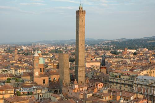 ตอร์เร การิเซนดา - Bologna | Secret World Trip Planner