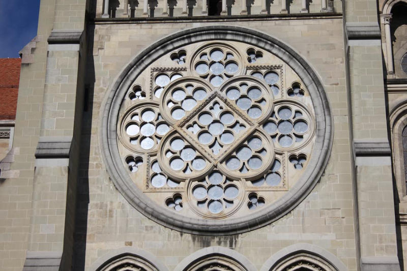 Catedrala din Lausanne - muncile lunilor și semnele zodiacale - Lausanne | Secret World Trip Planner