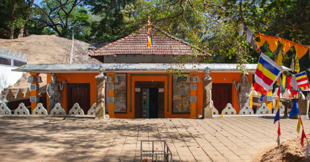 Templo rupestre de Dowa - Badulla | Secret World Trip Planner