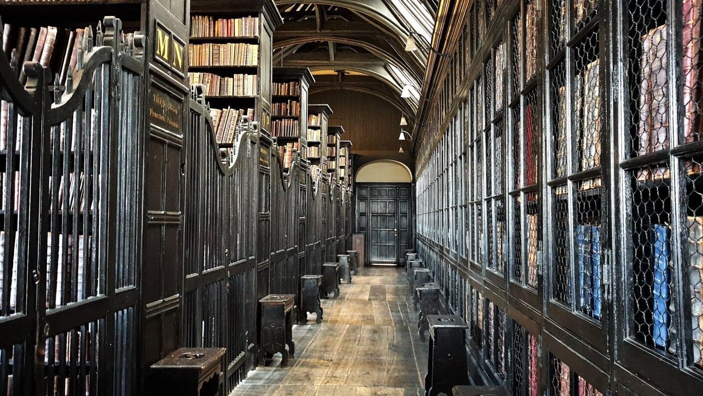 Biblioteca de Chetham - Long Millgate | Secret World Trip Planner