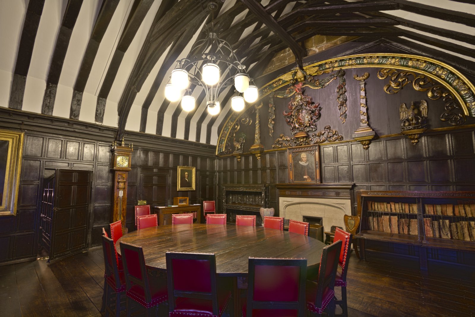 Biblioteca de Chetham - Long Millgate | Secret World Trip Planner