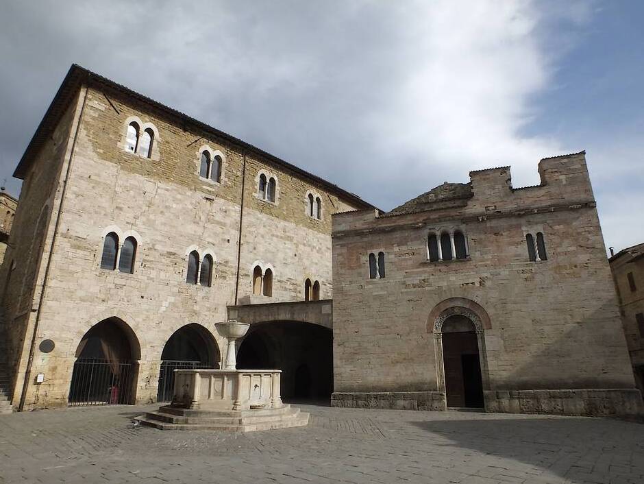 Umbria: Bevagna e a Igrexa de San Silvestro - Bevagna | Secret World Trip Planner