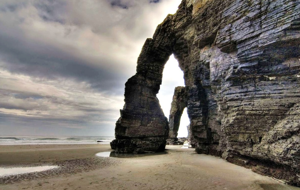 La playa de la Praia das Catedrais es un monumento natural - Praia das Catedrais | Secret World Trip Planner