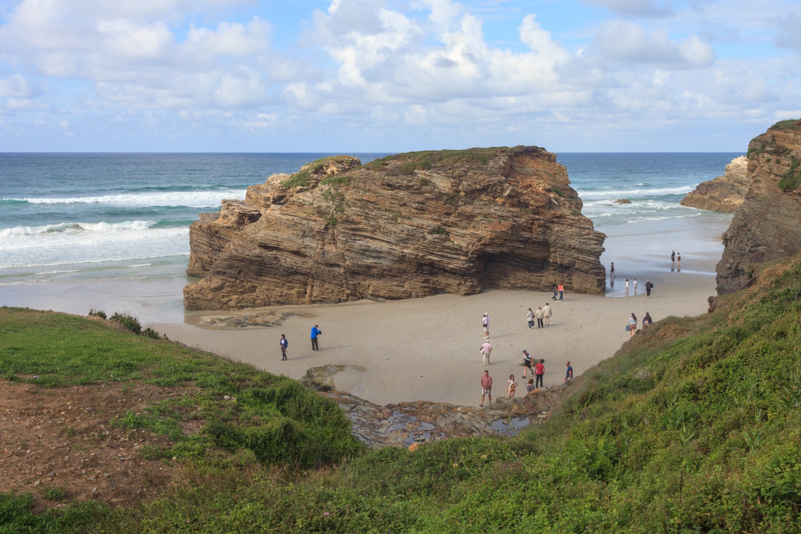 La playa de la Praia das Catedrais es un monumento natural - Praia das Catedrais | Secret World Trip Planner