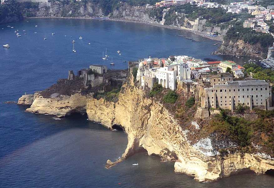 പലാസോ ഡി'വലോസ് - Procida | Secret World Trip Planner
