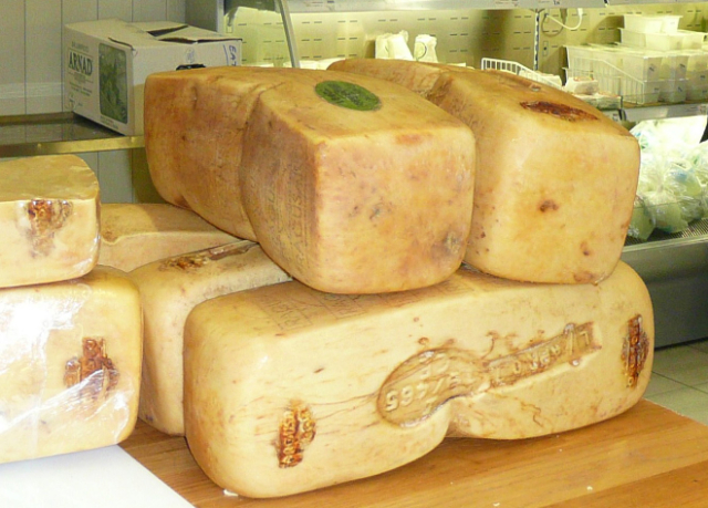Caciocavallo Ragusano AOP - Ragusa | Secret World Trip Planner