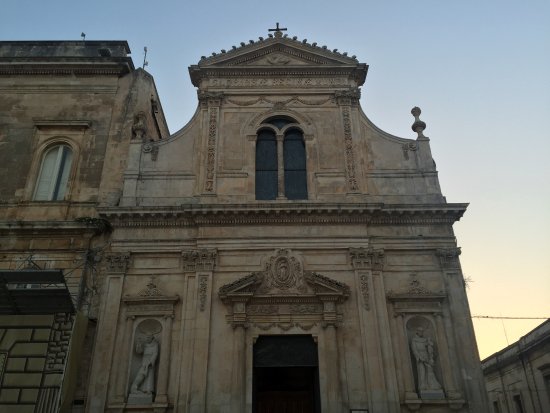 Εκκλησία του Αγίου Φραγκίσκου της Ασίζης - Ostuni | Secret World Trip Planner