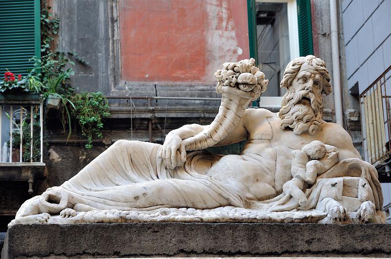 നൈൽ ദൈവത്തിന്റെ പ്രതിമ - Napoli | Secret World Trip Planner