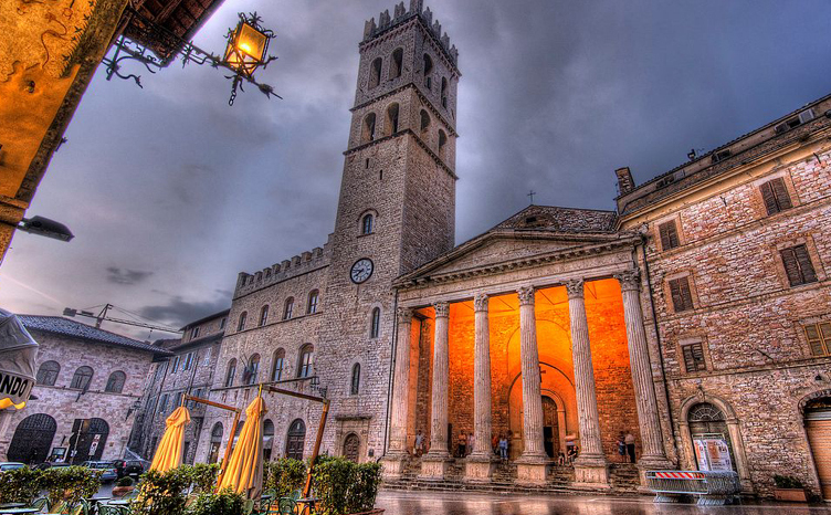 ການ Palazzo ຂອງ Capitano ໃນ Assisi ຕົ້ນຕໍົນ - Assisi | Secret World Trip Planner