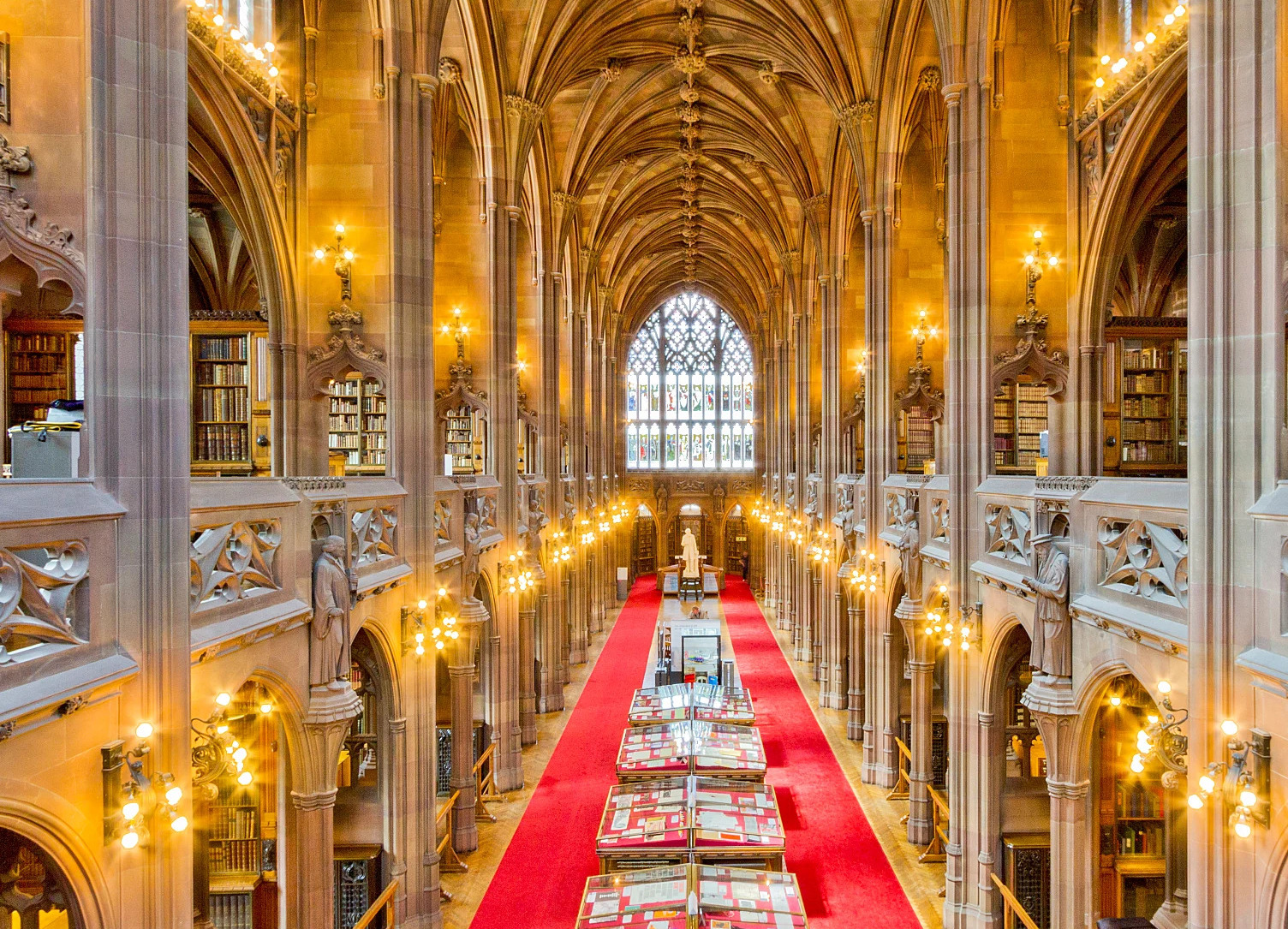 La Biblioteca John Rylands y el famoso Papiro 52 - John Rylands Library | Secret World Trip Planner