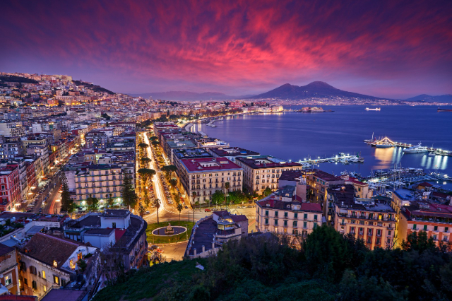 Strandpromenaden - Napoli | Secret World Trip Planner