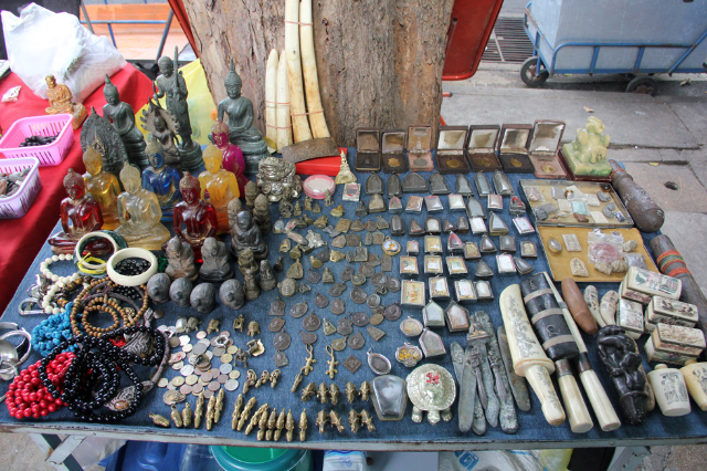 Piața de amulete - Khet Phra Nakhon | Secret World Trip Planner