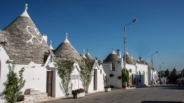 മോണ്ടി ജില്ല - Alberobello | Secret World Trip Planner