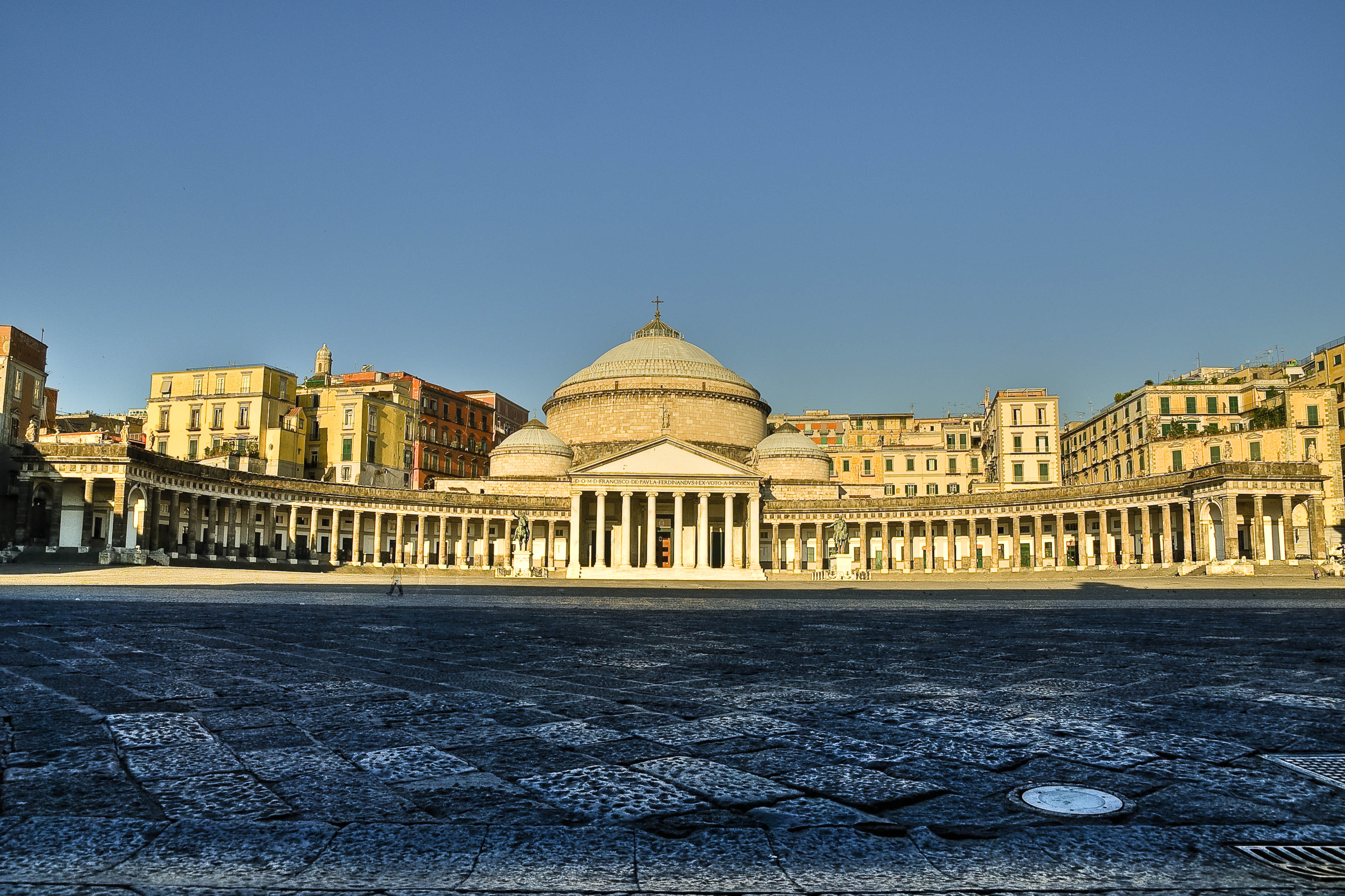 Пьяцца Плебисчито - Napoli | Secret World Trip Planner