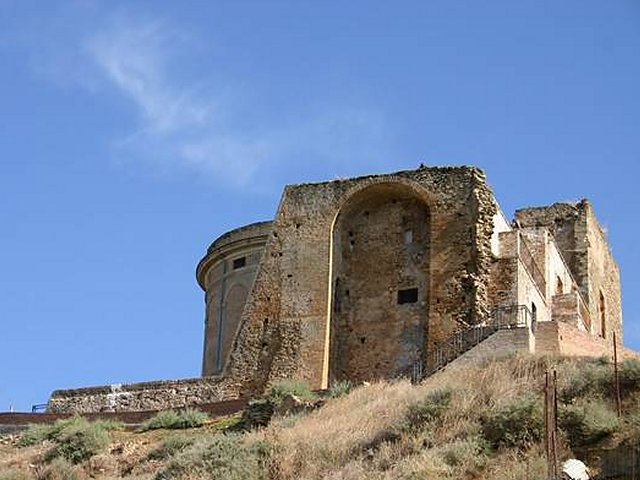 Ruines du château normand - Pisticci | Secret World Trip Planner