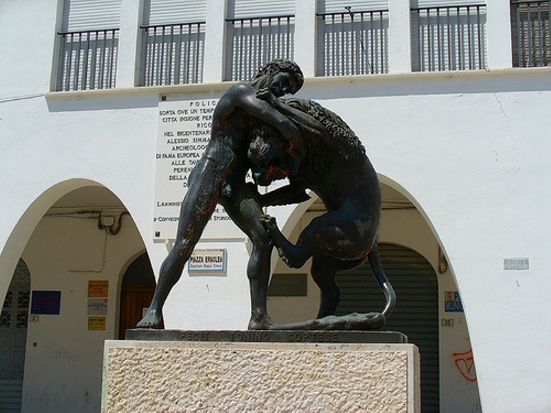 Statue d'Hercule et du lion — Policoro