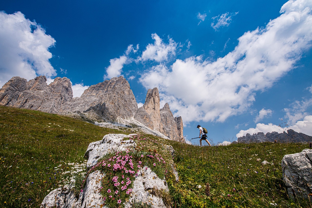 Os cinco torres, na fermosa Belluno Dolomitas, entre a cidade Olímpica de Co - Cinque Torri | Secret World Trip Planner