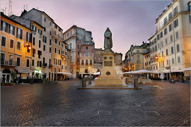 பூக்களின் வயல் - Roma | Secret World Trip Planner