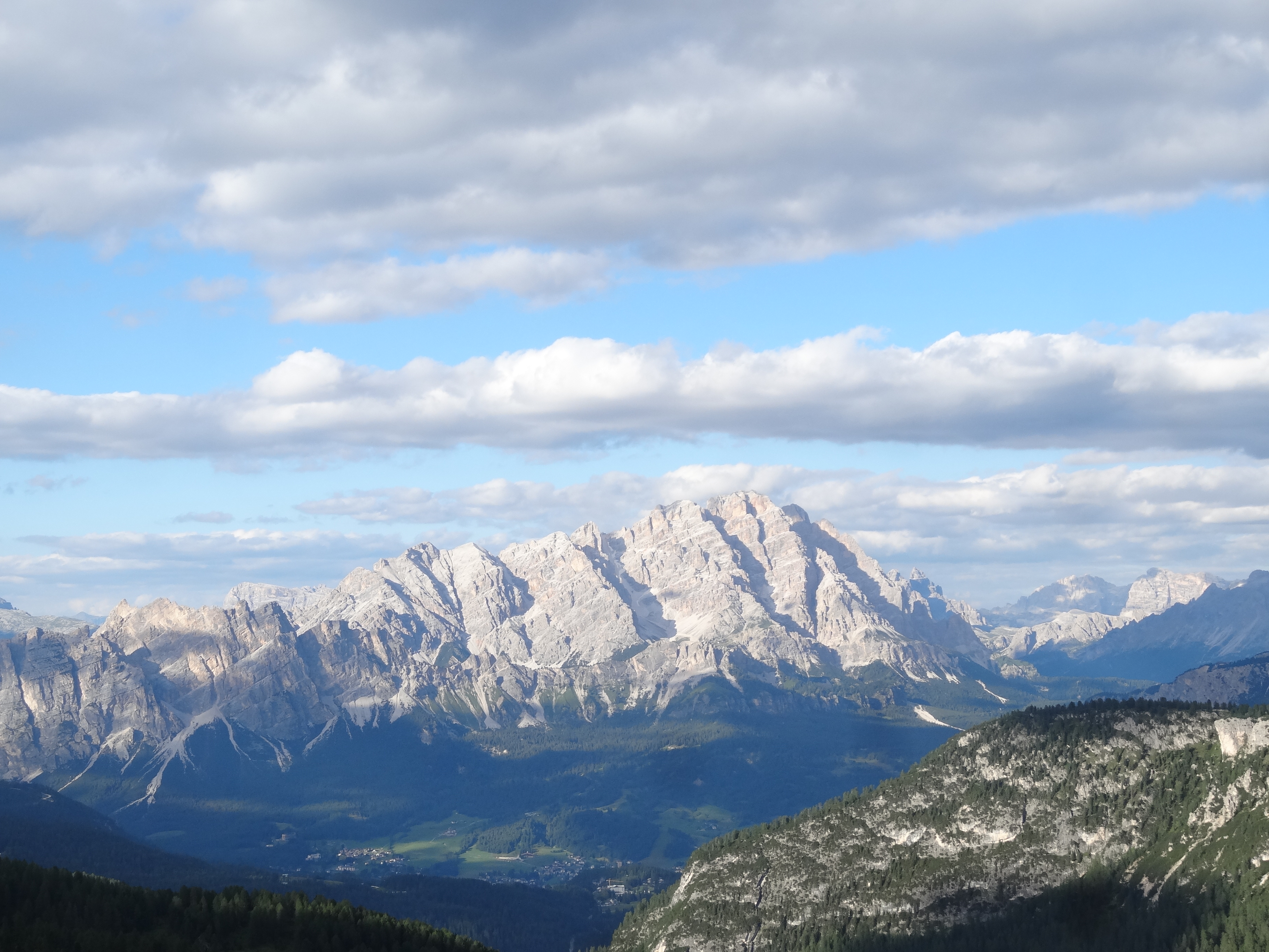 Croda Marcòra je veličasten vrh, ki prevladuje nad navpičnim južnim obrazom.  - San Vito di Cadore | Secret World Trip Planner