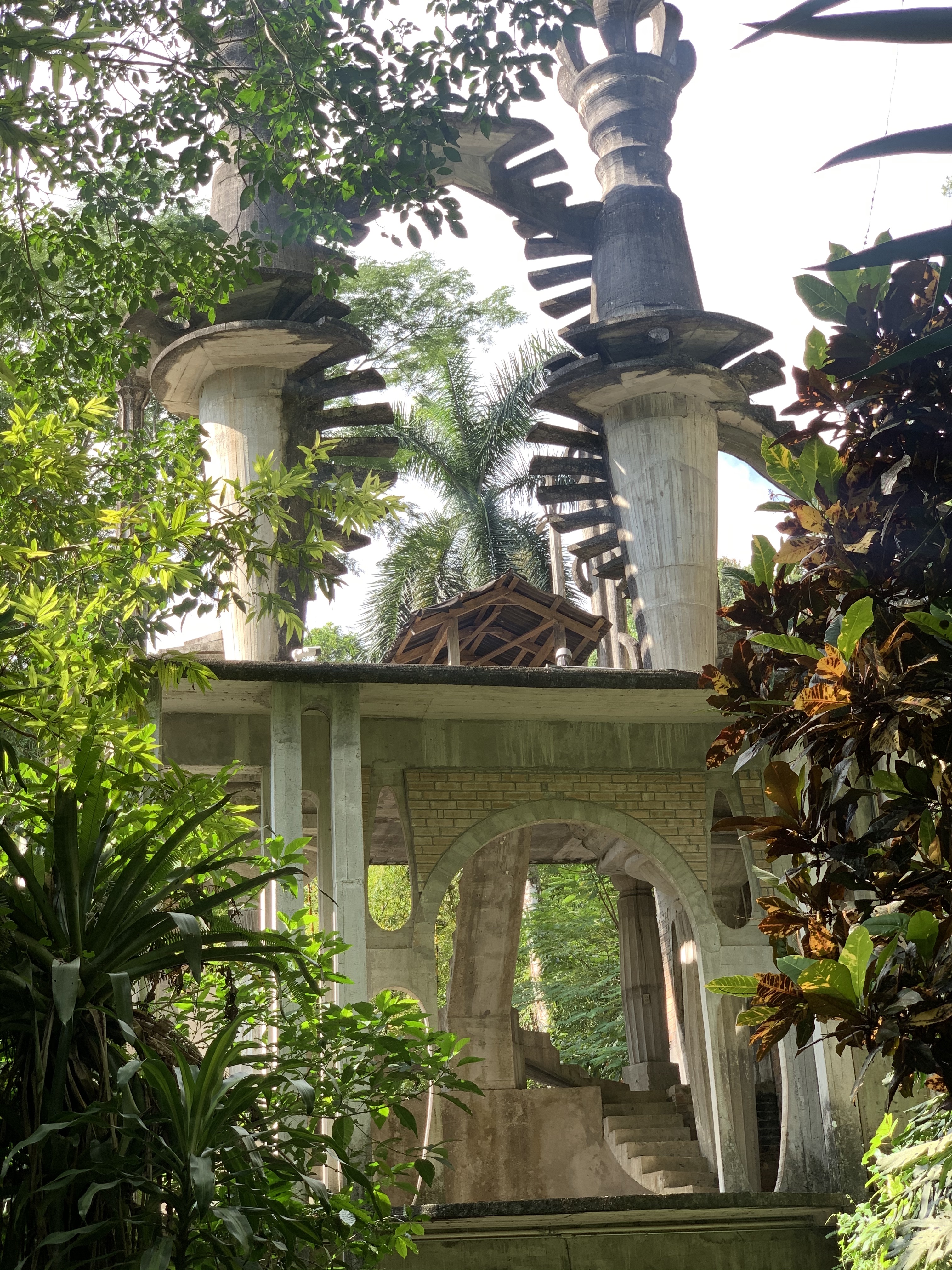 Las Pozas: un jardín surrealista en la selva - Xilitla | Secret World Trip Planner