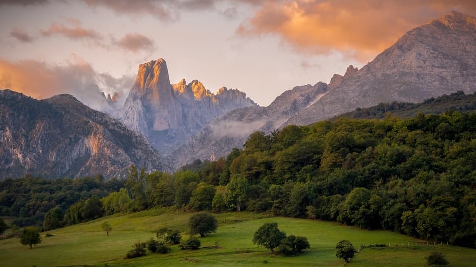 I Picos de Europa and the summit of Naranjo de Bulnes - 33554 | Secret World Trip Planner