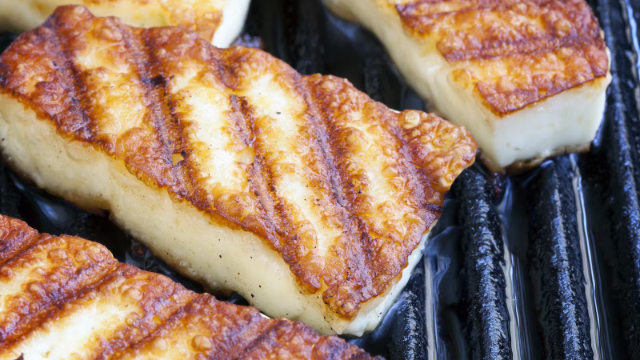 El Saganaki - Maratona | Secret World Trip Planner