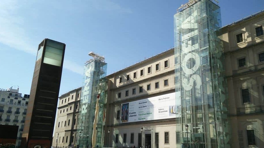 Dengan Nacional Pusat de Art Reina Sofia - Madrid | Secret World Trip Planner