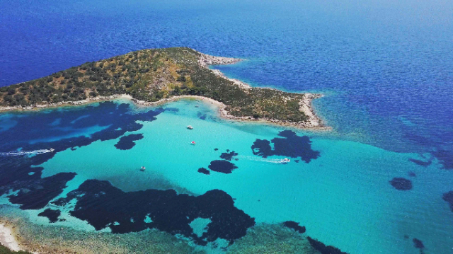 La encantadora Laguna Azul de Halkidiki - Unnamed Road | Secret World Trip Planner
