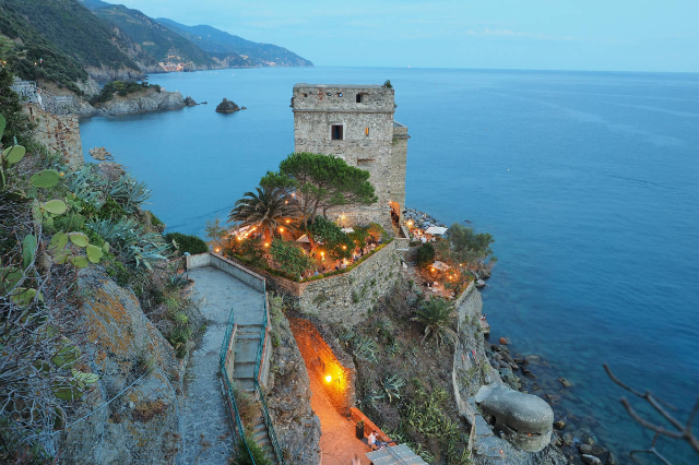 Замок Монтероссо - Monterosso al Mare | Secret World Trip Planner