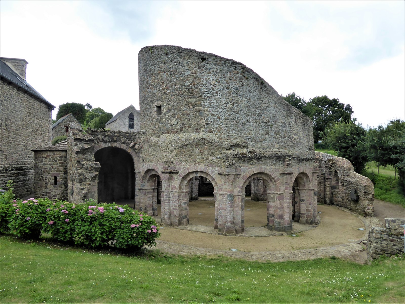 Lanleff’s temple - Lanleff | Secret World Trip Planner