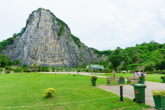 Khao Chi Chan (Montaña de Buda) - Tambon Na Chom Thian | Secret World Trip Planner