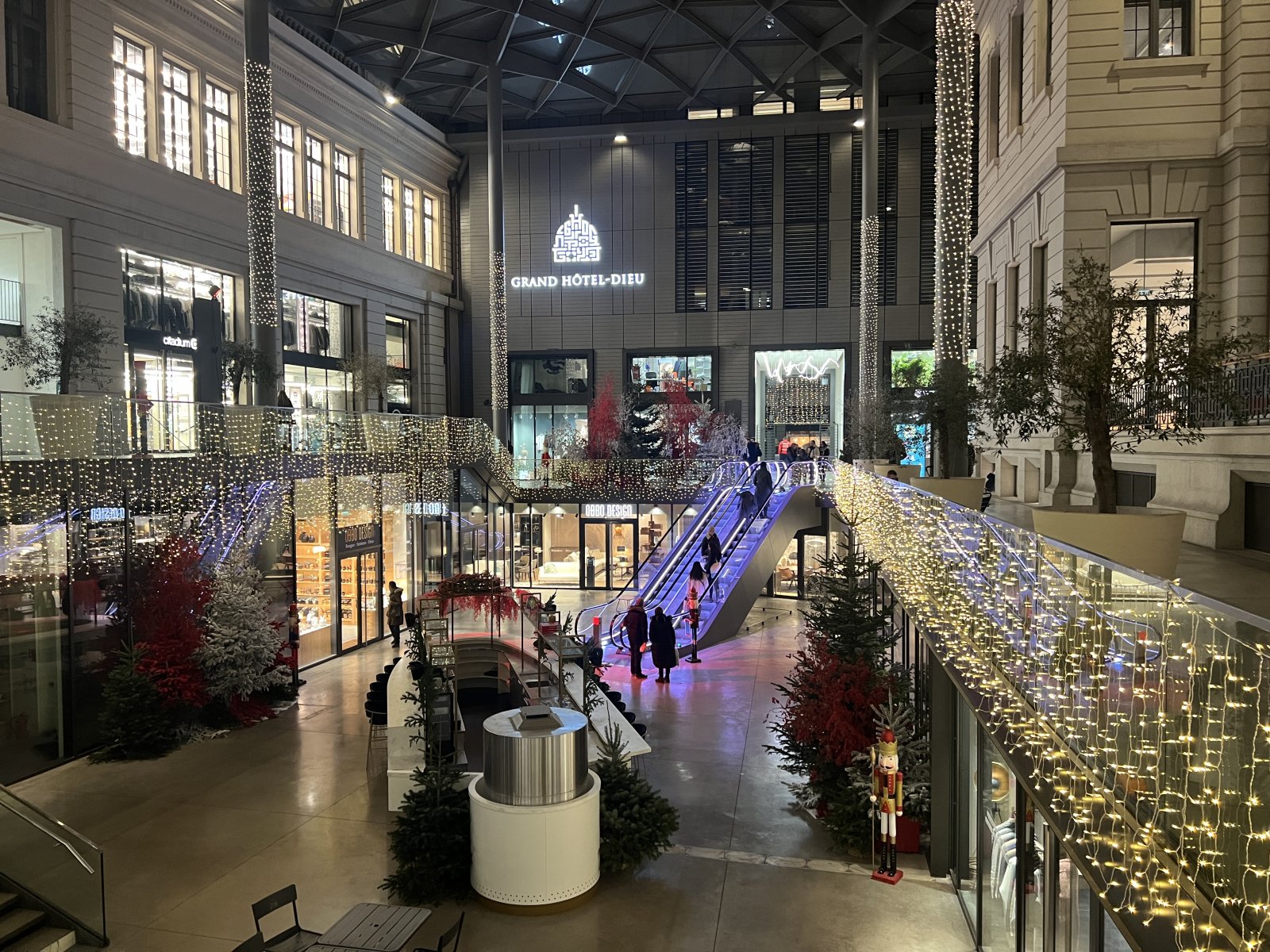 Hôtel-Dieu u Lyonu. - Lyon | Secret World Trip Planner
