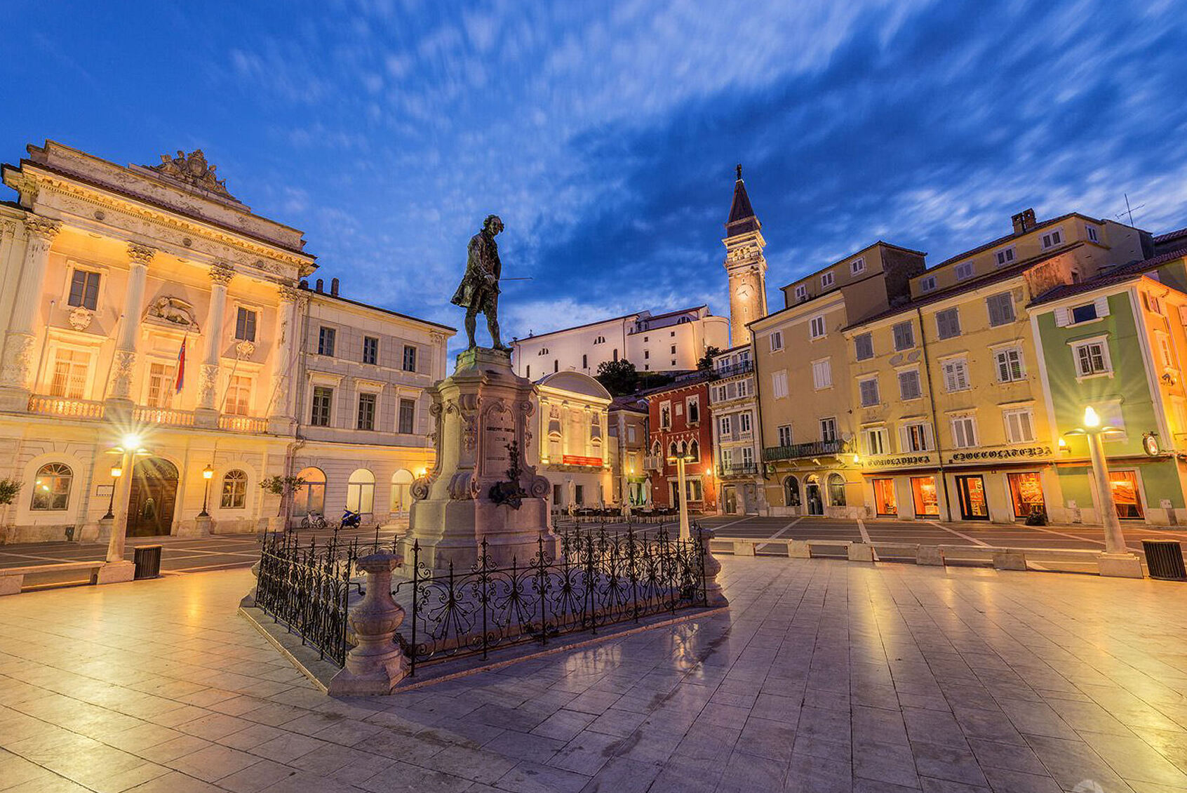 Ayuntamiento de Piran — Piazza Tartini