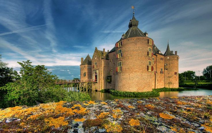 Château d'Ammersoyen - Ammerzoden | Secret World Trip Planner