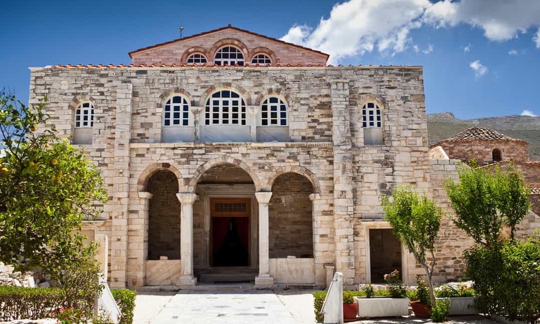 La iglesia de Paroikia, la Santa Sofía del Egeo — Paros