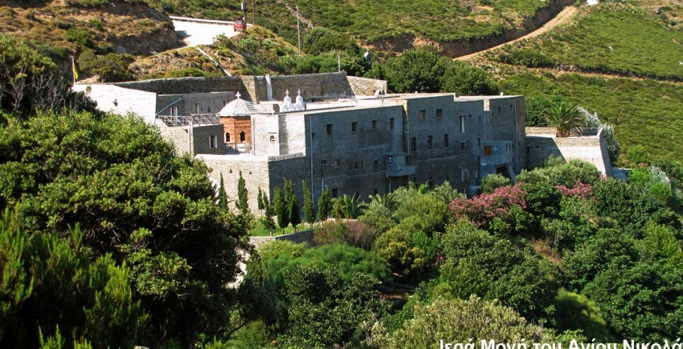 Monasterio de San Nicolás en la isla de Andros - Apikia | Secret World Trip Planner